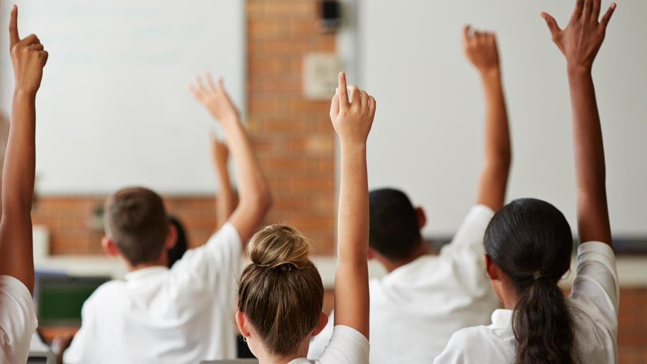 Öğrenciler, e-Okul sistemine giriş yaparak başvuru işlemlerini gerçekleştiriyor.