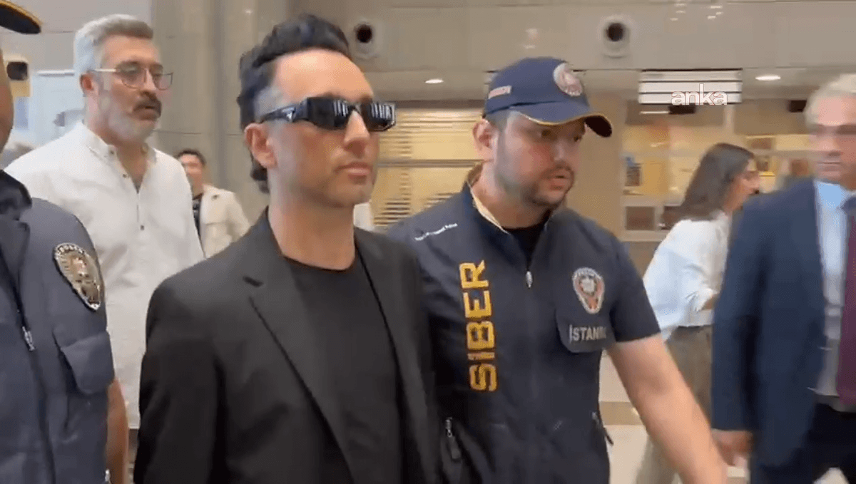 Mabel Matiz İstanbul Adliyesi önünde, yüzü net bir şekilde görülüyor.