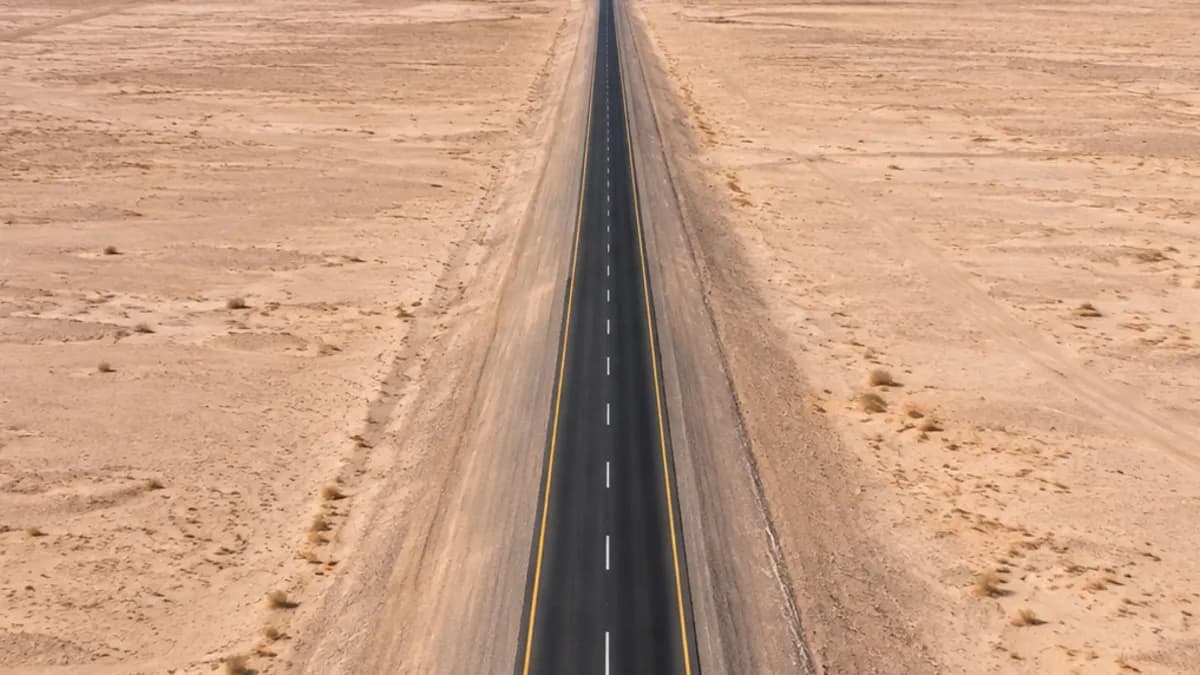 Dünyanın en düz yolu sürücüleri hipnoz ediyor mu? Suudi Arabistan'daki Otoyol 10 nerede ve kaç kilometre?