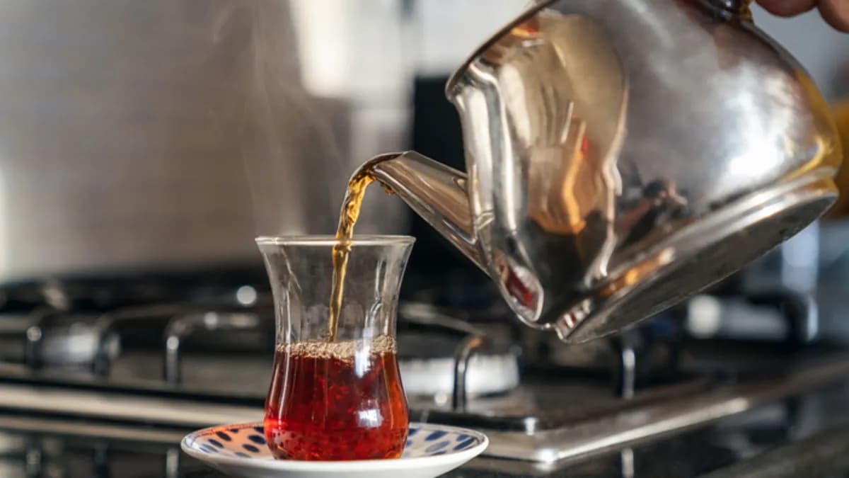 Dünyanın en çok çay tüketen ülkeleri 2026 listesinde Türkiye kaçıncı? Yıllık çay tüketimi ne kadar?