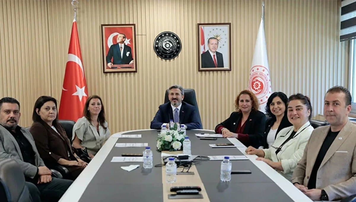 Kademeli emeklilikte yeni tablo: Yaş birer yıl, prim 75 gün artsın