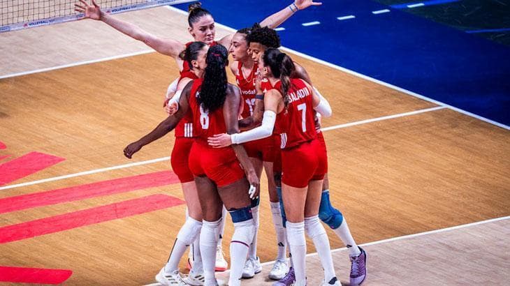 Türkiye ve Letonya kadın voleybol takımlarının maçından genel görünüm