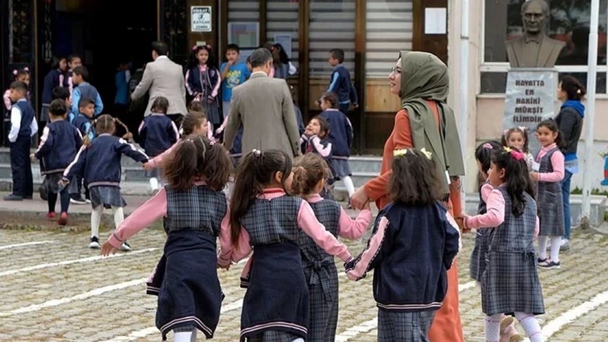 Okullar ne zaman açılacak, kaç gün kaldı? Yaz tatili ne zaman bitiyor, MEB 2026-2027 eğitim takvimi belli oldu mu?