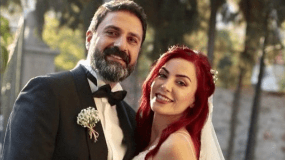 İzmir'de bir adliye veya Adli Tıp Kurumu binasının dış cephesi.