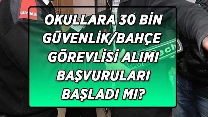 Okul binası girişinde güvenlik kontrolü yapan görevli