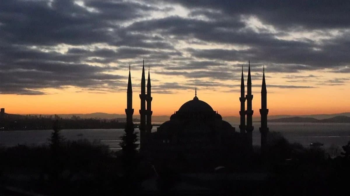 Mevlid Kandili’nde zorunlu veya özel bir ibadet bulunmuyor
