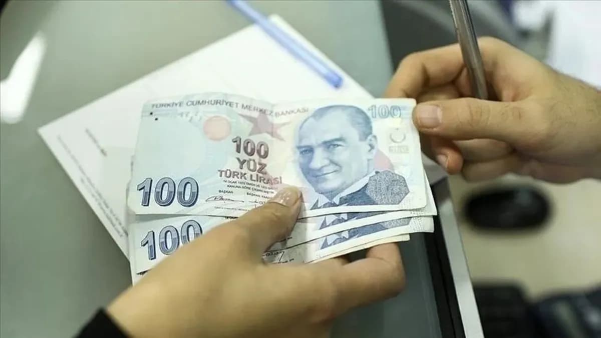 Emekli promosyon kampanyalarını gösteren banka ve emekli temalı görsel