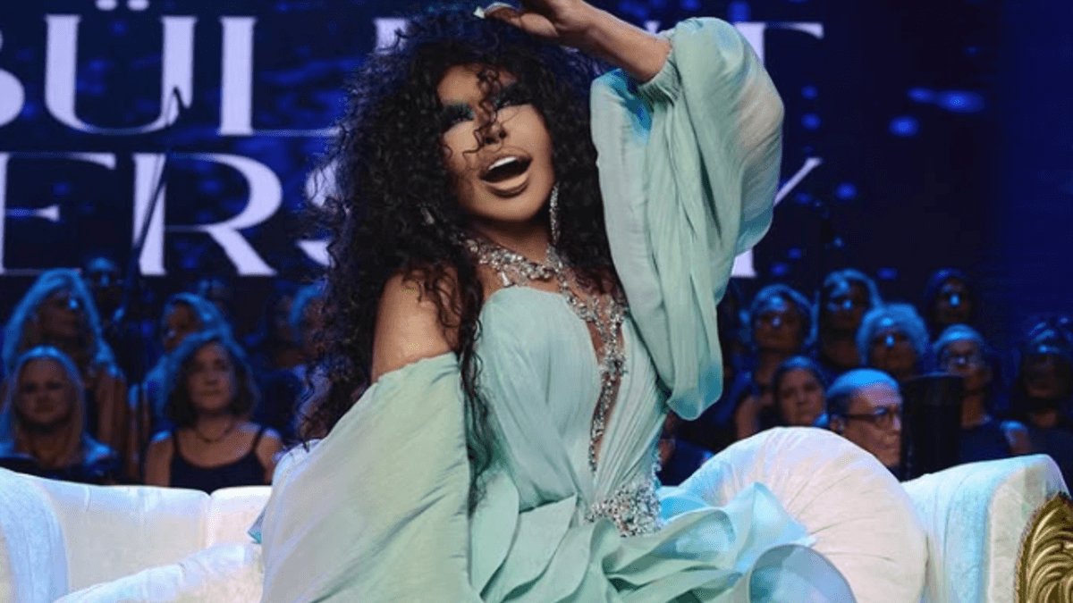 Bülent Ersoy 3 torba serum ve 4 doktorla sahneye çıktı