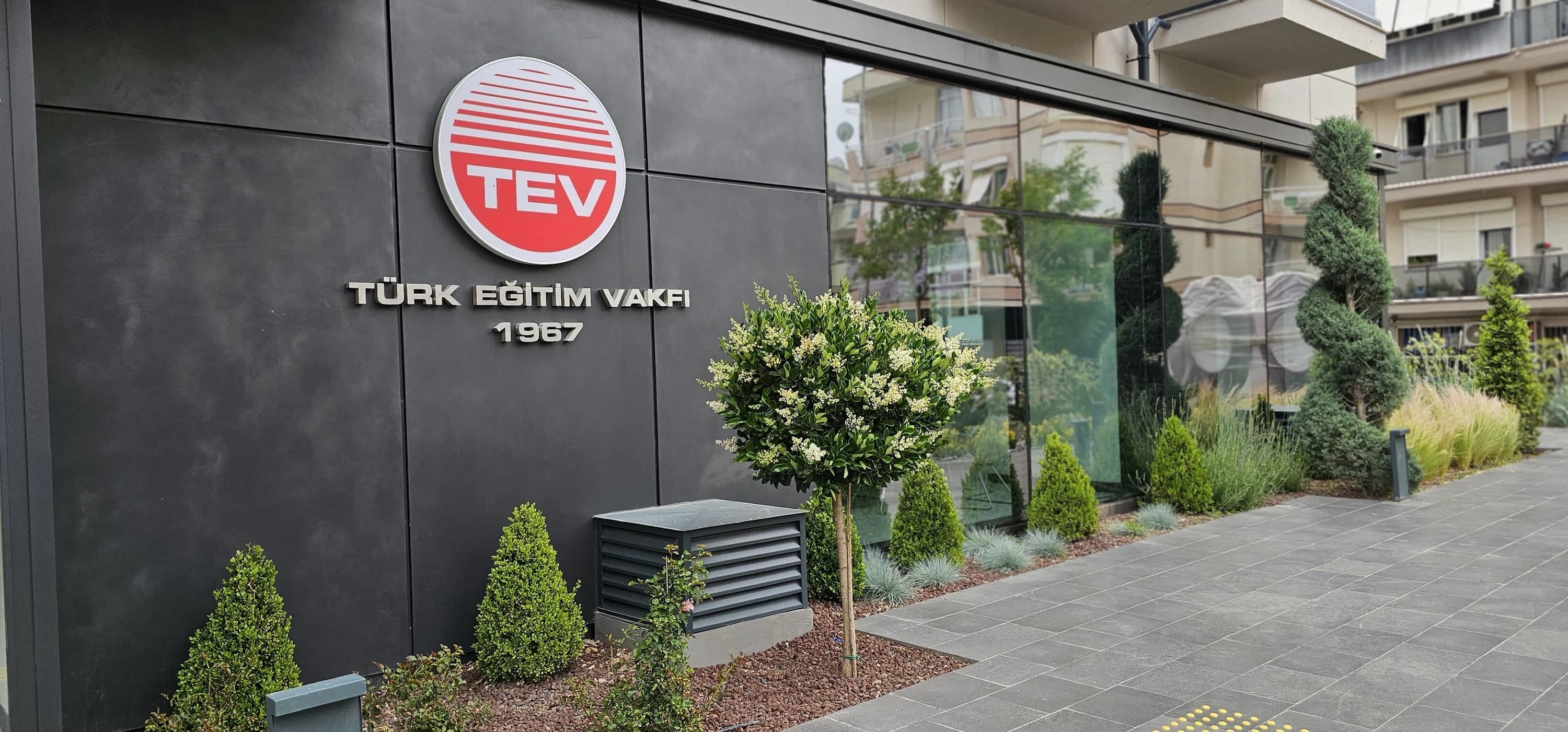 TEV bursunda başvuru tarihleri açıklandı: Üniversite öğrencileri ne zaman başvuracak, burs ne kadar?