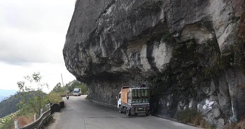 Dünyanın en tehlikeli yolları hangileri? Lanying Uçurum Yolu nasıl yapıldı ve neden riskli?