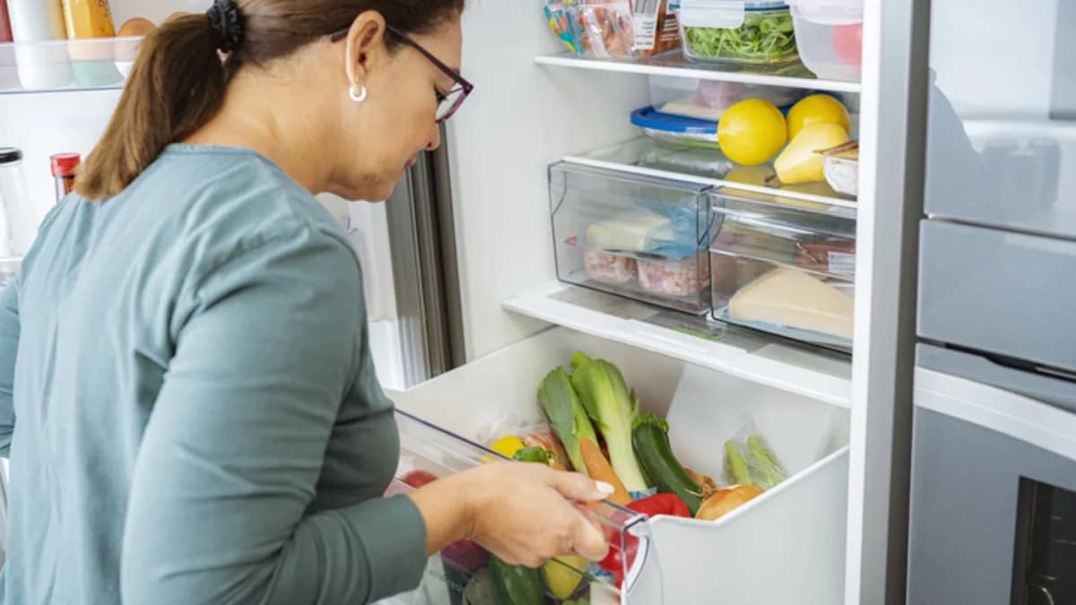 Buzdolabında gıdalar hangi rafta saklanmalı? Yumurta, süt, çiğ et ve sebzeler nereye konur?
