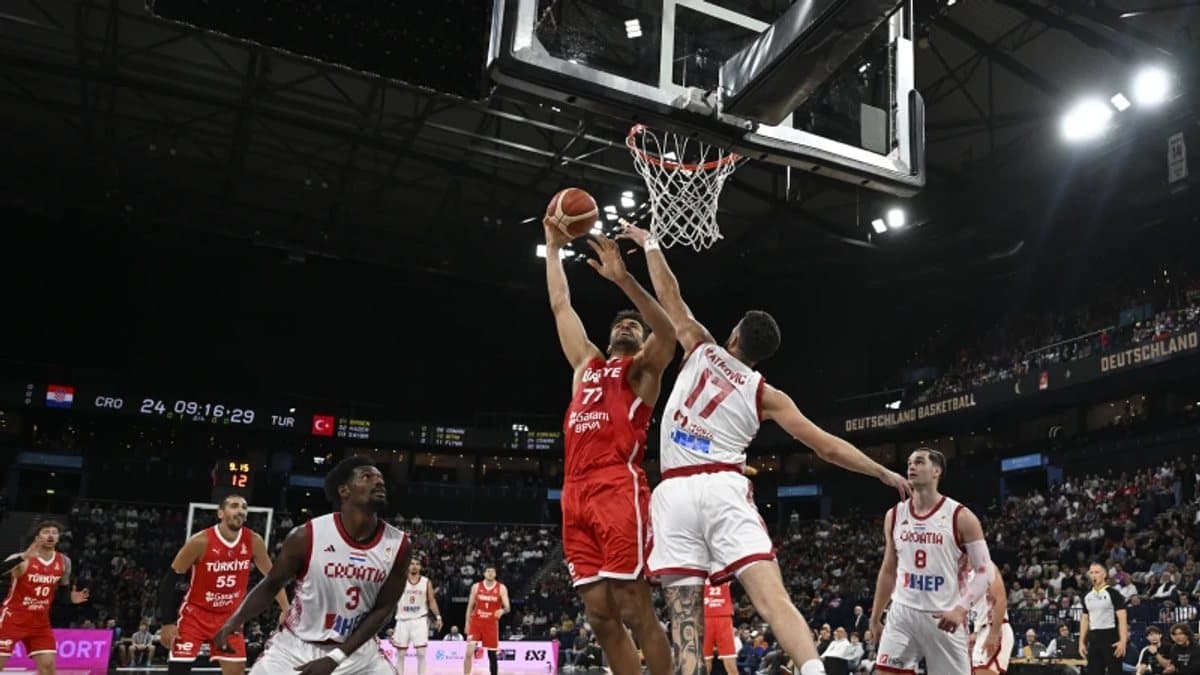 Türkiye-Litvanya basketbol maçı saat kaçta, hangi kanalda? Maç şifresiz mi, 12 Dev Adam Litvanya karşısında ne zaman oynayacak?