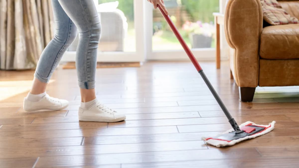 Parkeler günlerce toz tutmayacak mı? Temizlik suyuna sekiz poşet siyah çay eklemek güvenli mi?