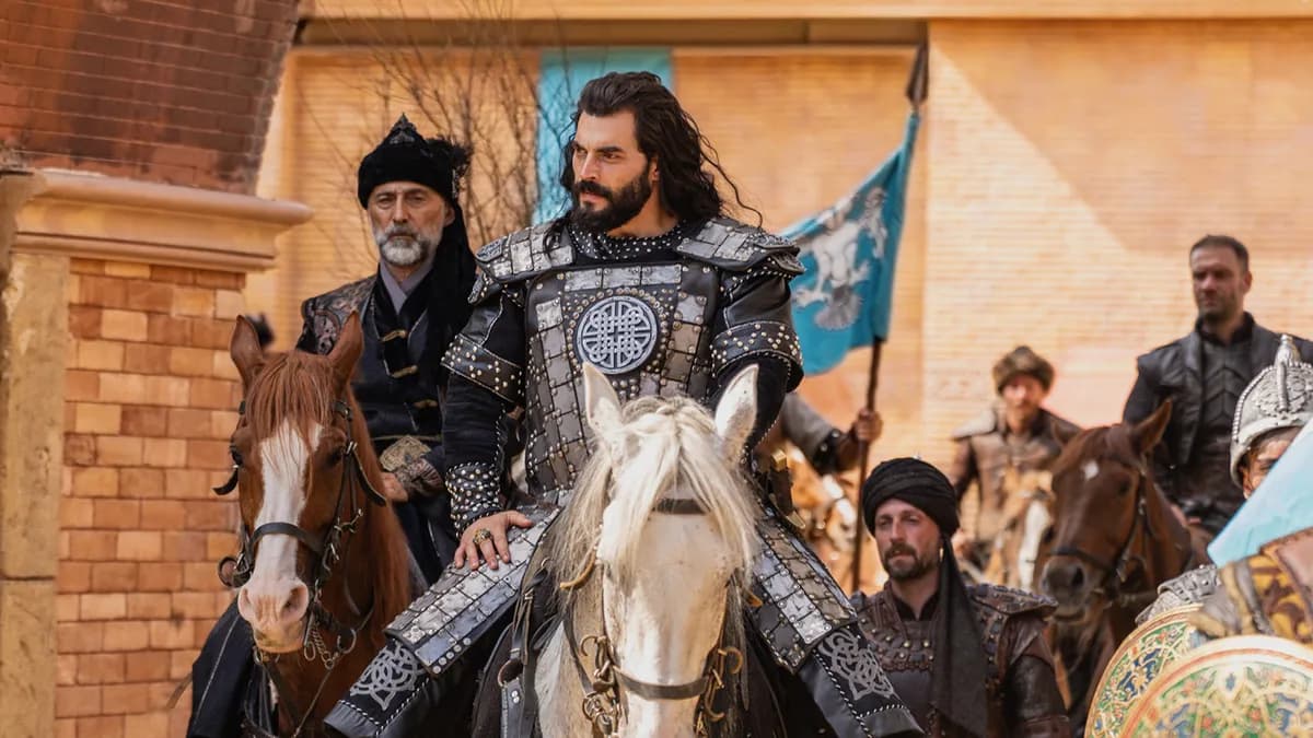 Aşk ve Taht dizisinin Akın Akınözü'nün yer aldığı tanıtım afişi