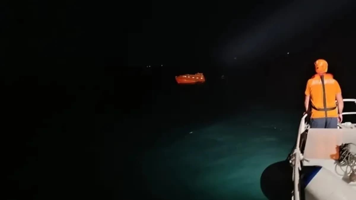 Marmara Denizi'nde çarpışma sonrası arama kurtarma çalışması yapılan deniz alanı