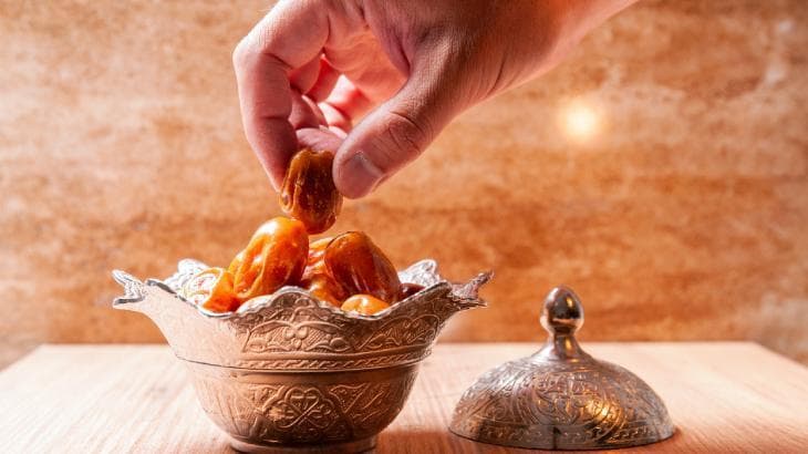 Ramazan ayı ve Ramazan Bayramı takvimini temsil eden genel görsel