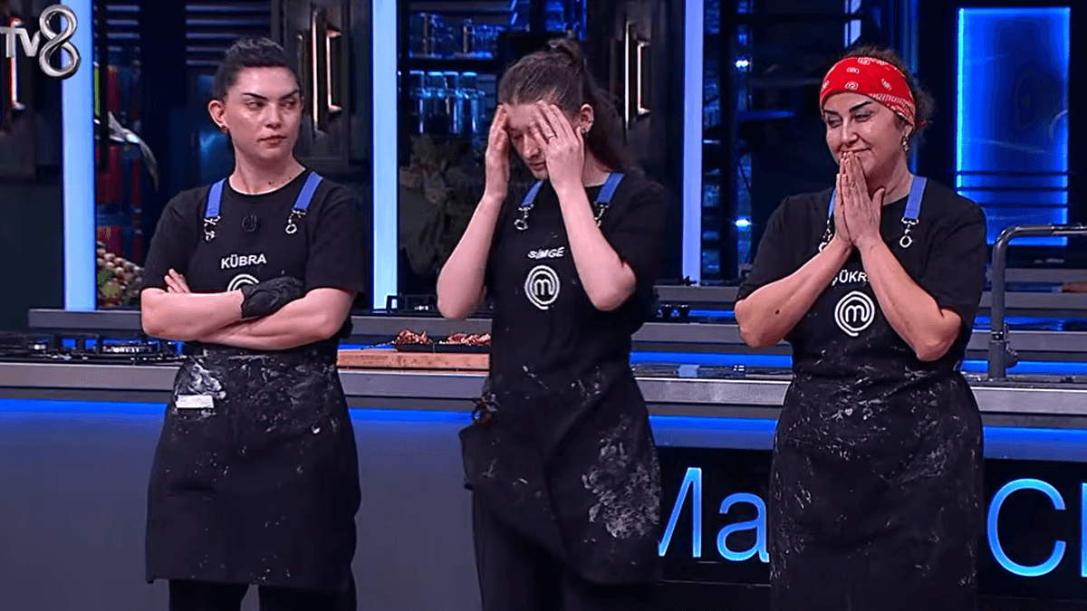 MasterChef Türkiye eleme gecesinde yarışmacılar ve şefler