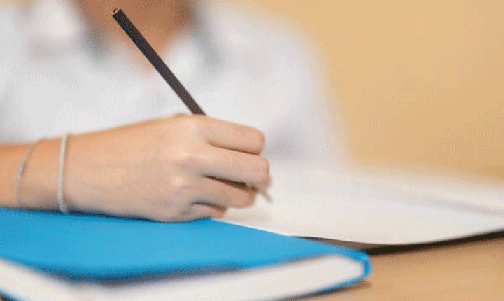 İstanbul Üniversitesi AUZEF sınav takvimini gösteren görsel
