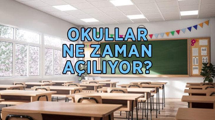 Okul binası önünde eğitim öğretim yılının başlamasını bekleyen öğrenciler