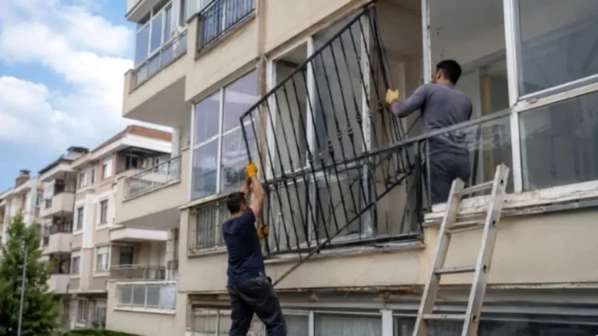 Apartman dış cephesinde cam balkon uygulaması