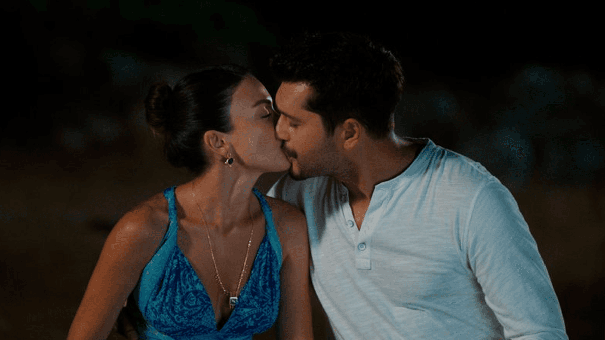 Doğanın Kanunu dizisinde Doğa ve Yaman'ın romantik sahnesi.