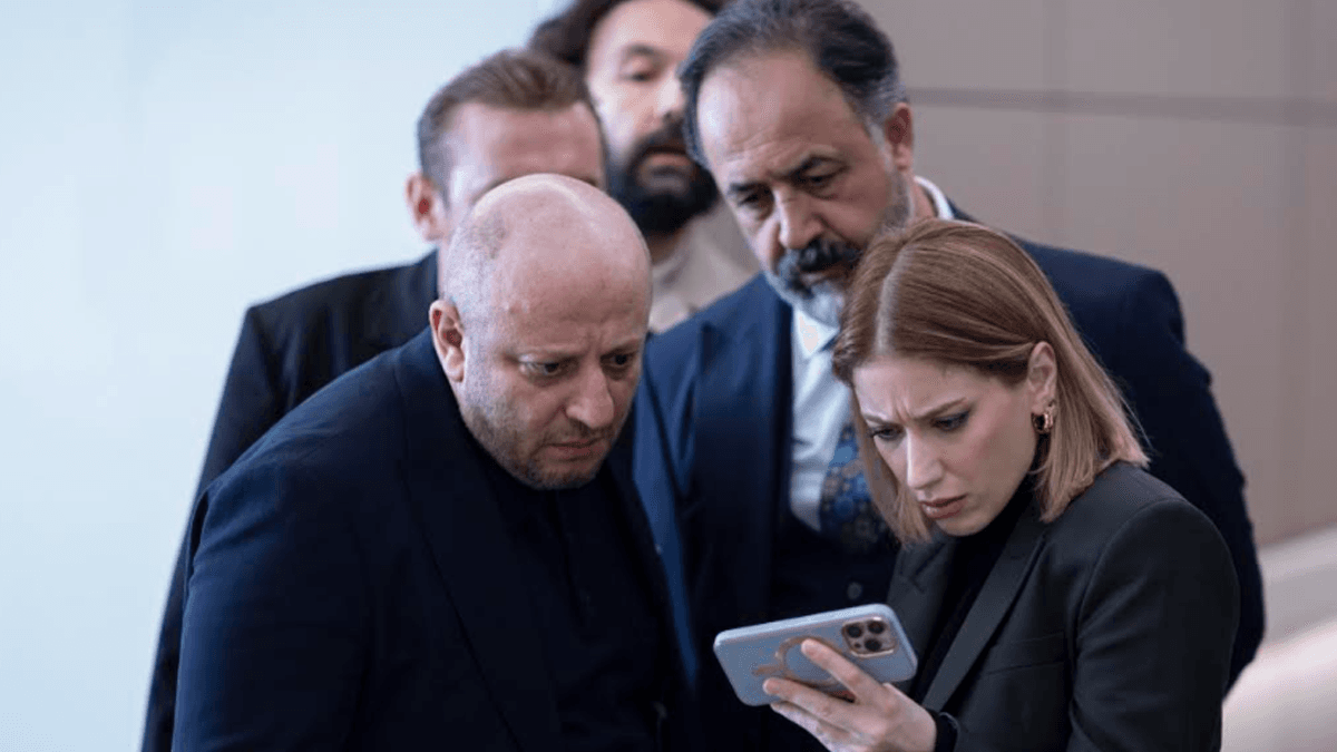 Sekizinci Aile dizisinin afişi