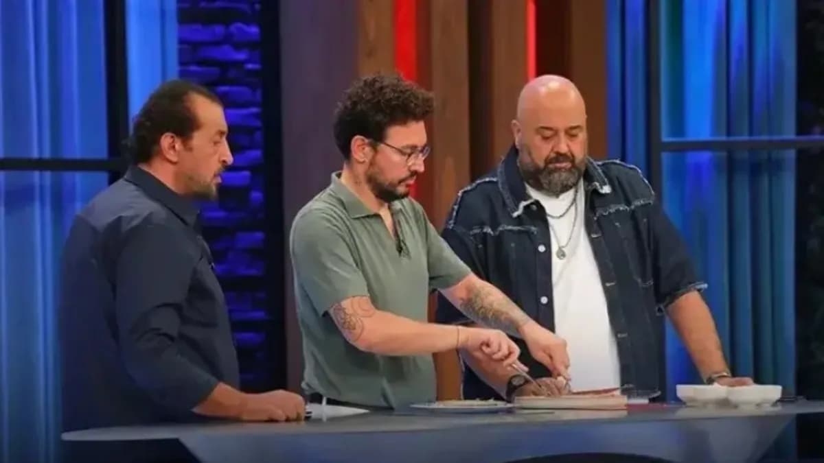 MasterChef Türkiye 2026'da yarışmacıların mutfakta yemek yarıştığı an