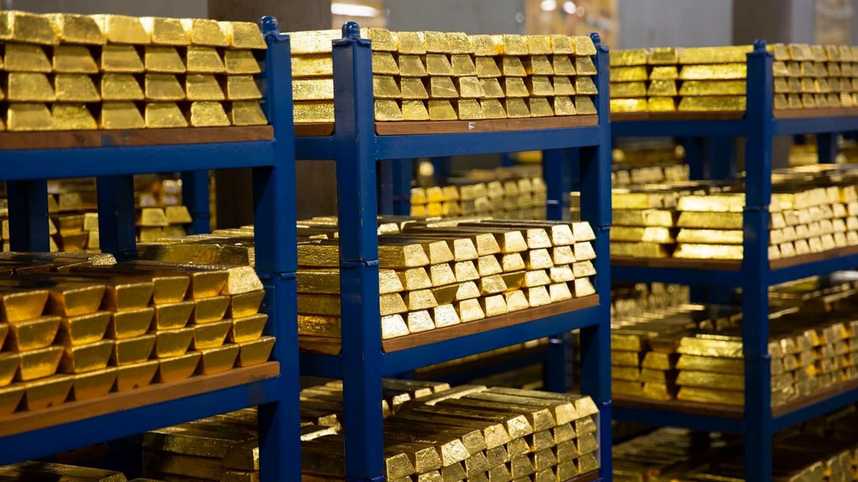 Altında sert düşüş sonrası yükseliş yeniden başlayabilir mi? Analistlerin gözü hangi seviyelerde, ons altın kaç dolar oldu?