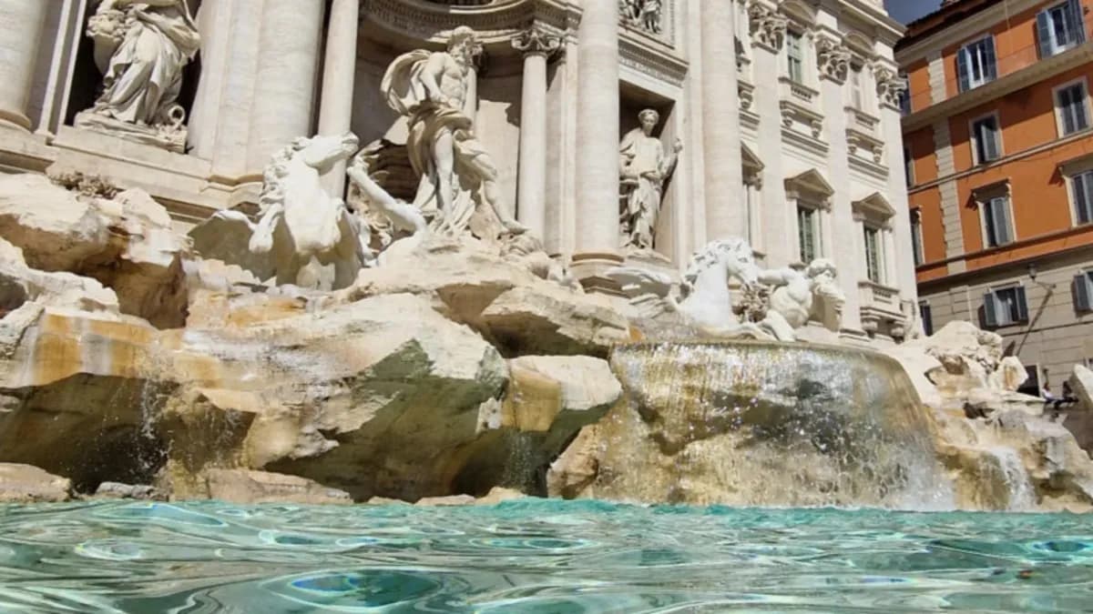 Trevi Çeşmesi'ne atılan paralar ne oluyor? Roma'daki meşhur çeşmeden yılda kaç euro çıkıyor, paralar nereye bağışlanıyor?
