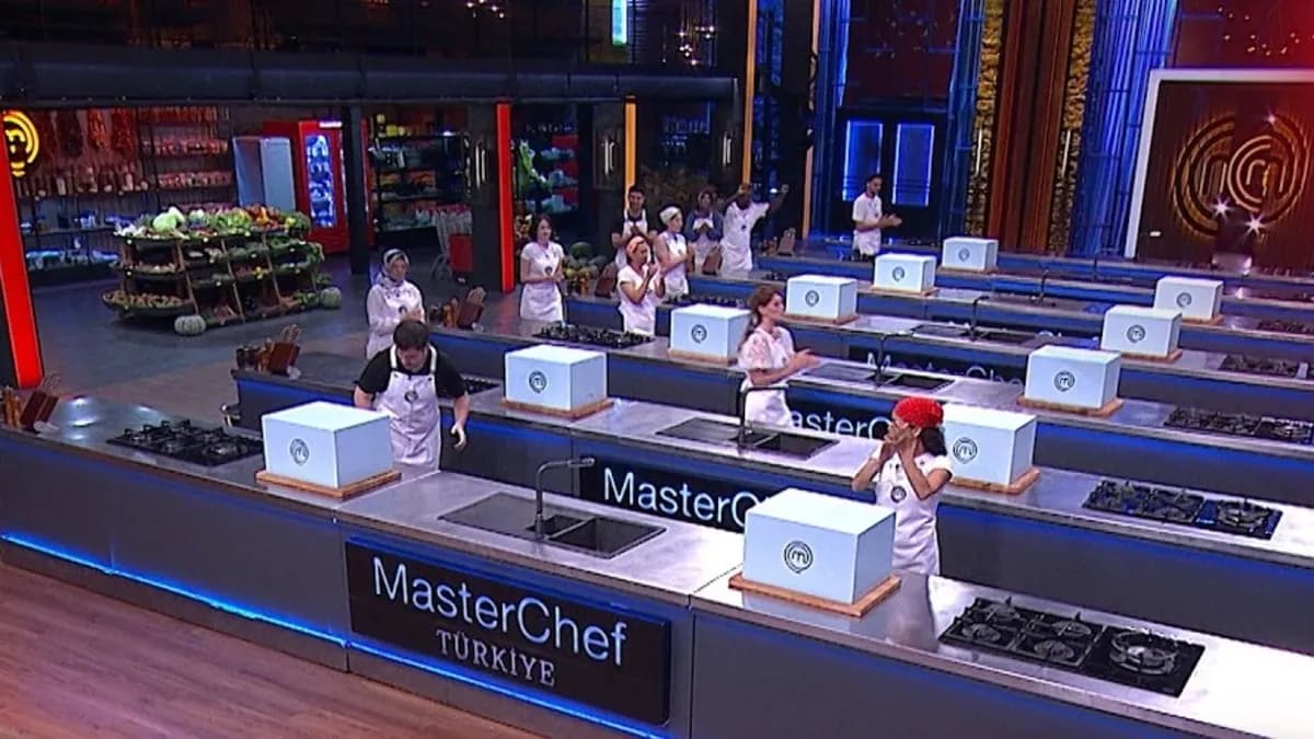 MasterChef Türkiye'de yarışmacıların yemek hazırladığı an