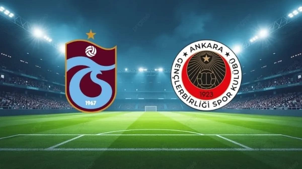 Papara Park'ta oynanacak Trabzonspor-Gençlerbirliği maçı öncesi Trabzonsporlu futbolcular sahaya çıkıyor.