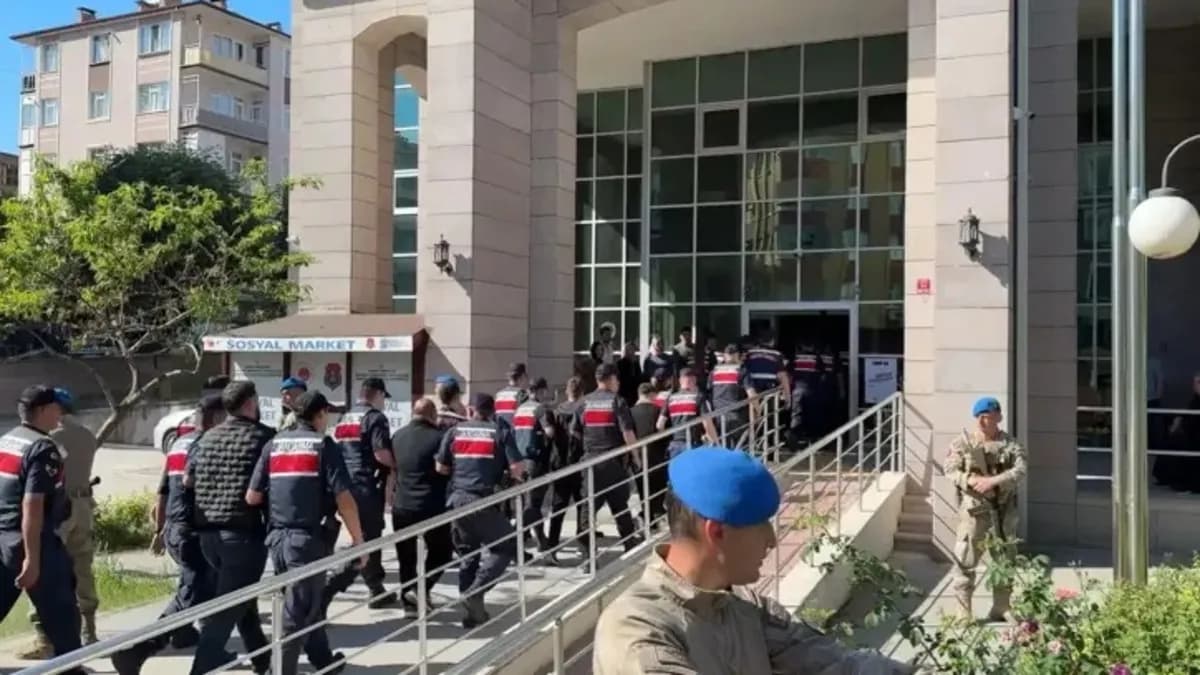 Emniyet güçlerinin organize suç örgütlerine yönelik düzenlediği operasyondan genel bir görüntü