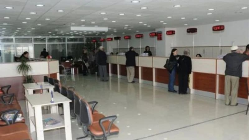 Banka gişe memuru alımı ve şube içi gişe görevini simgeleyen çalışma ortamı görseli