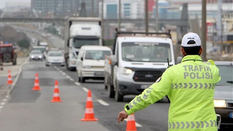 Araçta bulundurulması gereken güvenlik ekipmanlarını temsil eden görsel
