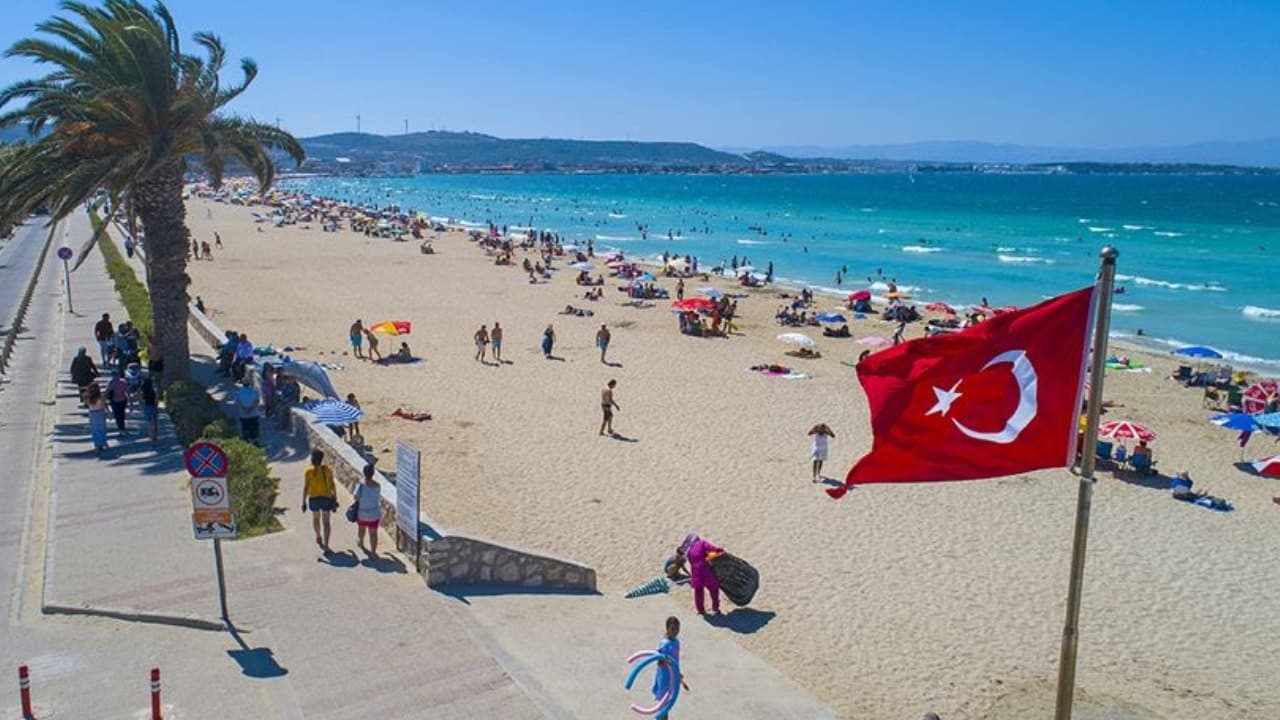 Antalya'da turistik bir mekan ve İstanbul'un simge yapıları