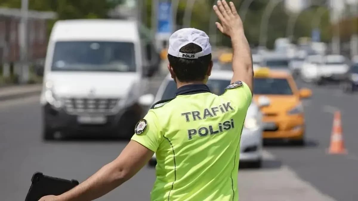 İstanbul'da toplu taşıma aracı ve yolcular