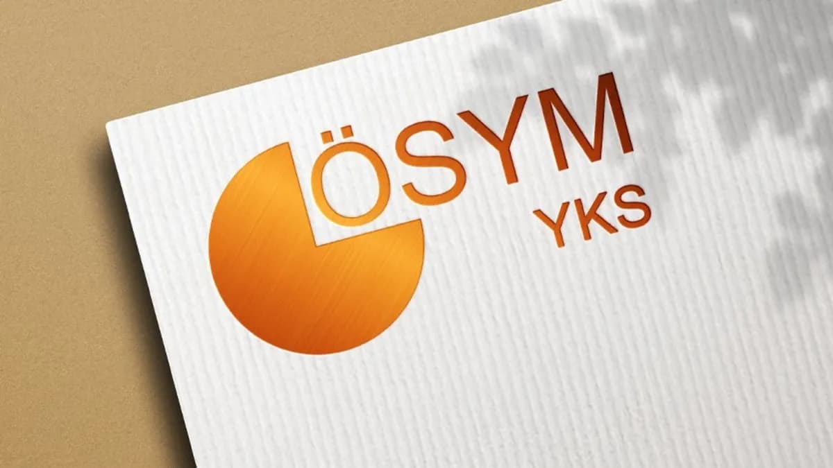 Üniversite tercih ve kayıt sürecini takip eden adayları temsil eden görsel.